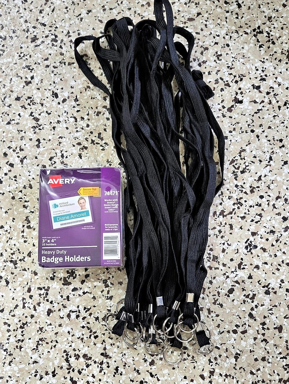 Avery Heavy Duty Badge Holders and Lanyards Set Black